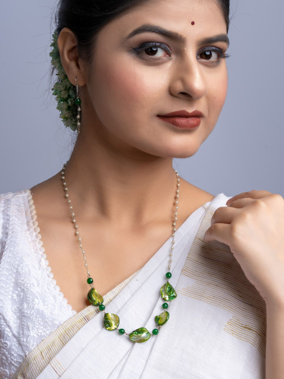 Look and Adorn Green Mother of Pearl Onyx & Pearl chain Necklace set with Earrings
