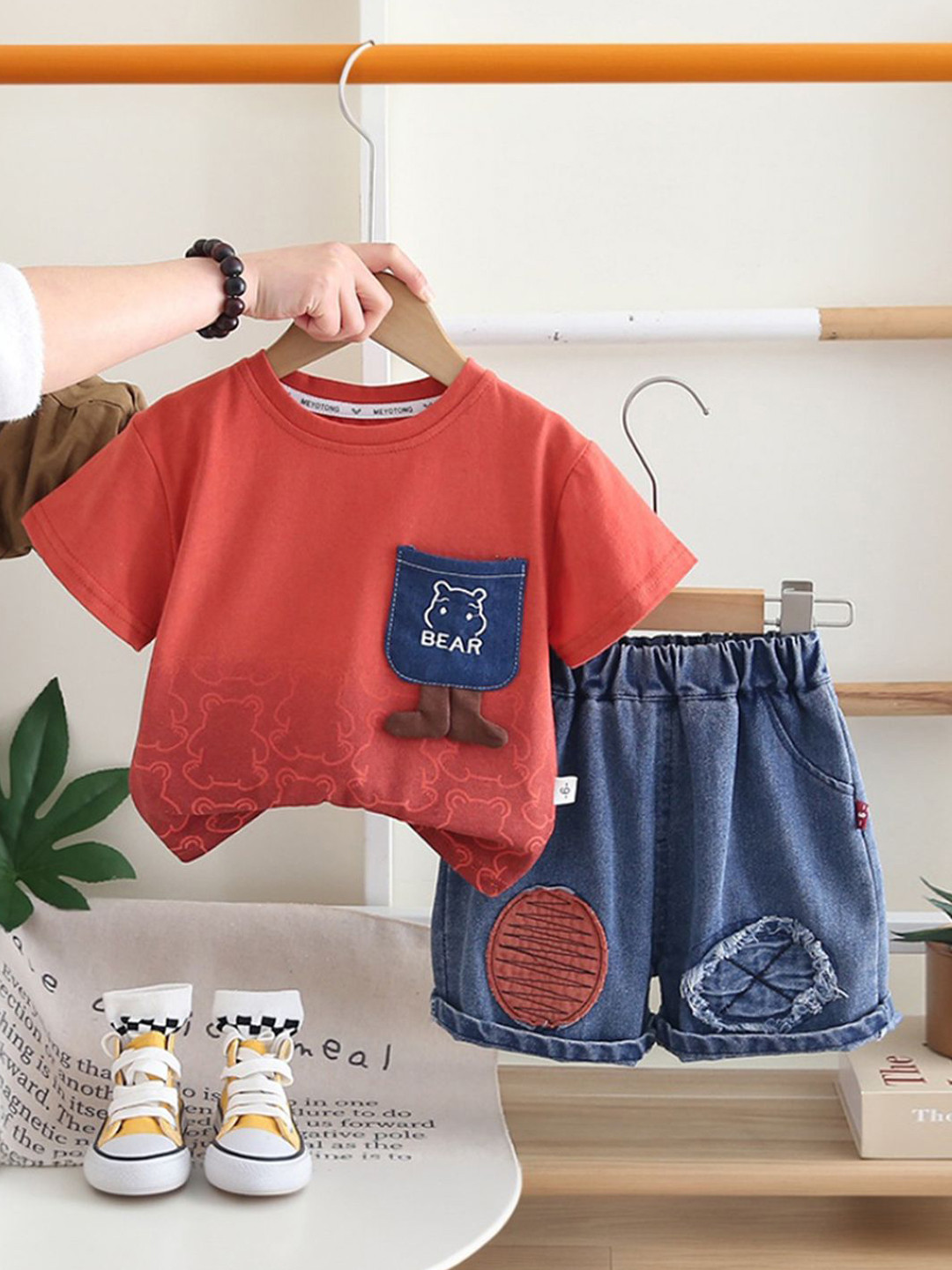 INCLUD Boys Printed Machine Wash T-shirt With Shorts