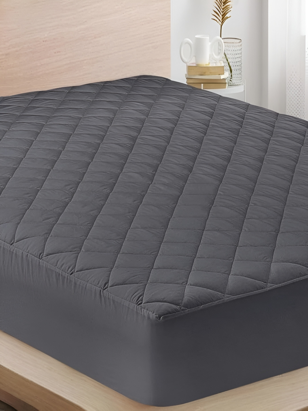 CRAZY WORLD Blue Quilt Water Resistant Mattress Protector