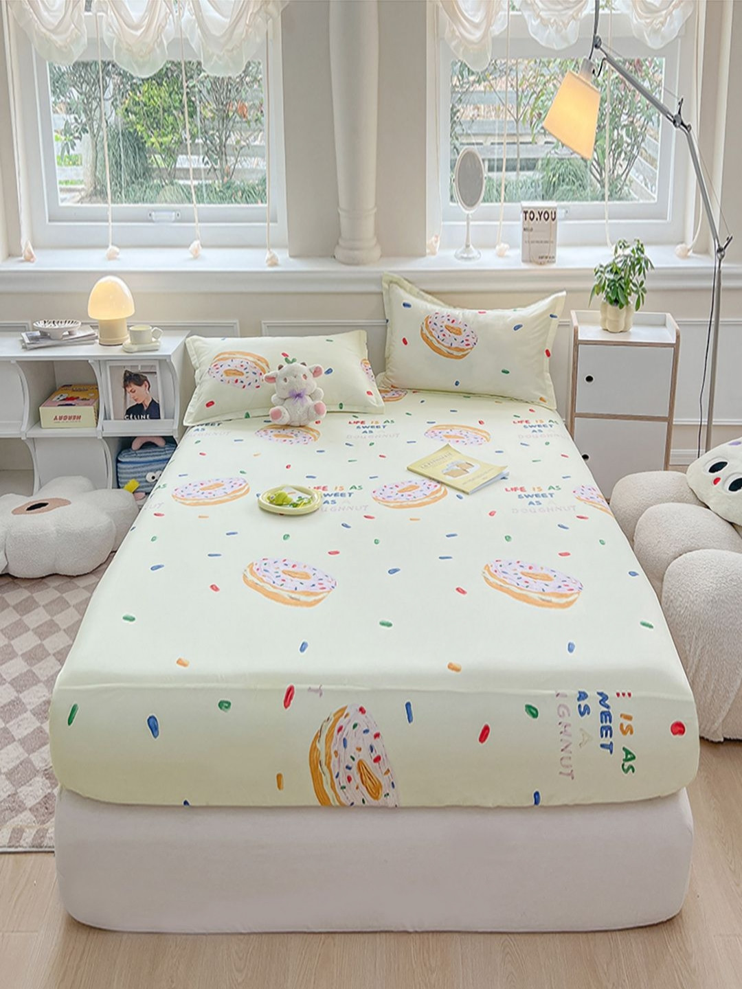 JC HOME Off White Conversational Polycotton Skin-Friendly 140 TC Fitted King Bedsheet with 2 Pillow Covers-71 x 79 inches