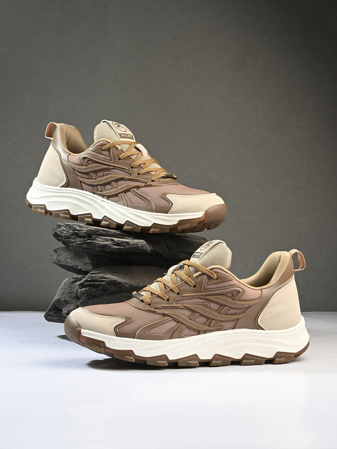 OFF LIMITS ONYX Men Colourblocked Round Toe Sneakers