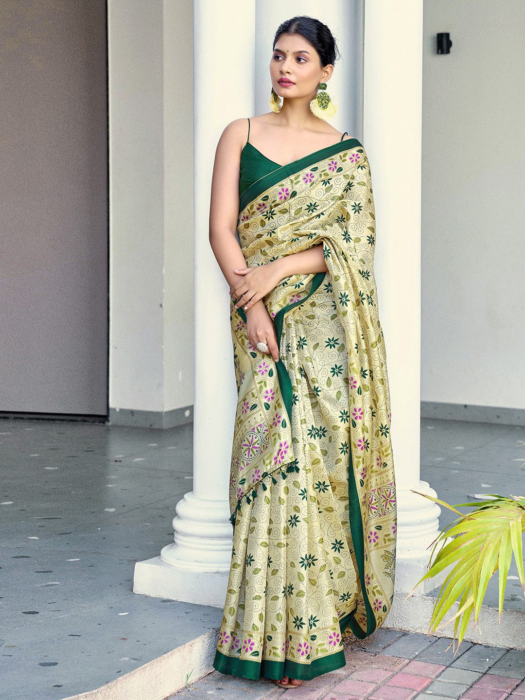 KALINI Floral Printed Saree With Unstiched Blouse Piece