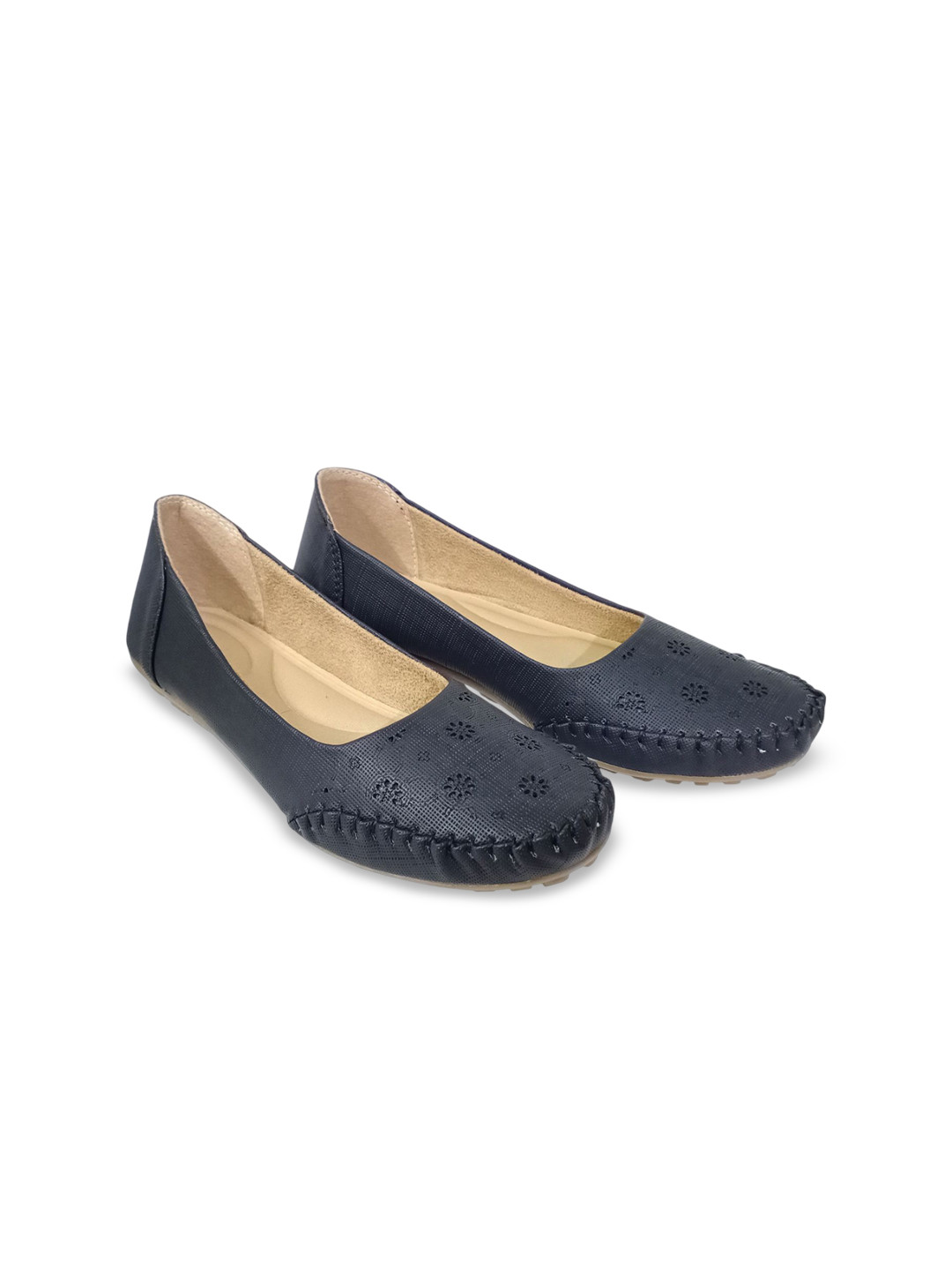 saanvishubh Perforations Casual Shoes