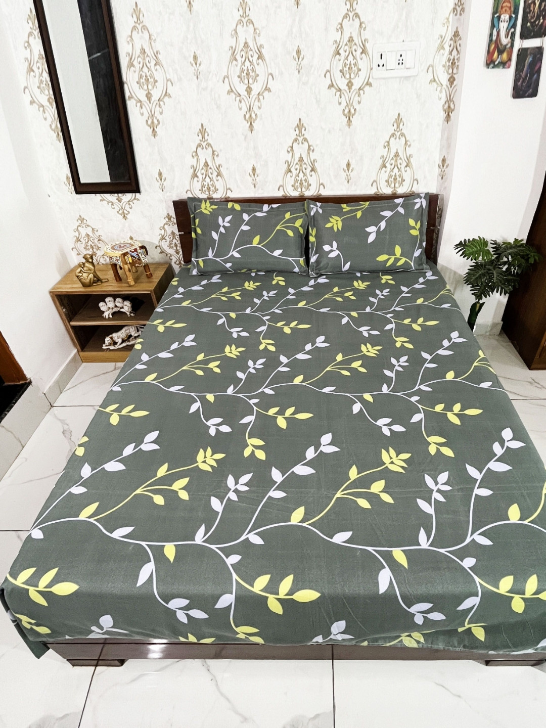 Marika Green Leaf Polycotton Breathable 180 TC King Fine Bedsheet with 2 Pillow Covers-90 x 100 inches