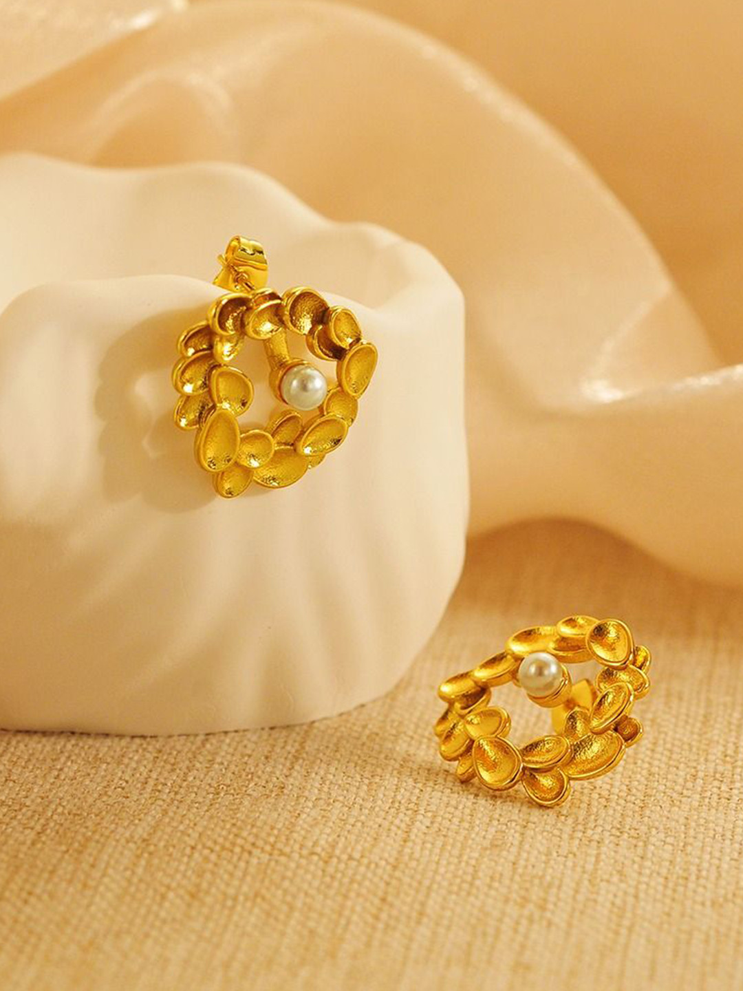 HOUSEOFTRENDZZ 18k Gold-Plated Stainless Steel Pearls Beaded Contemporary Studs
