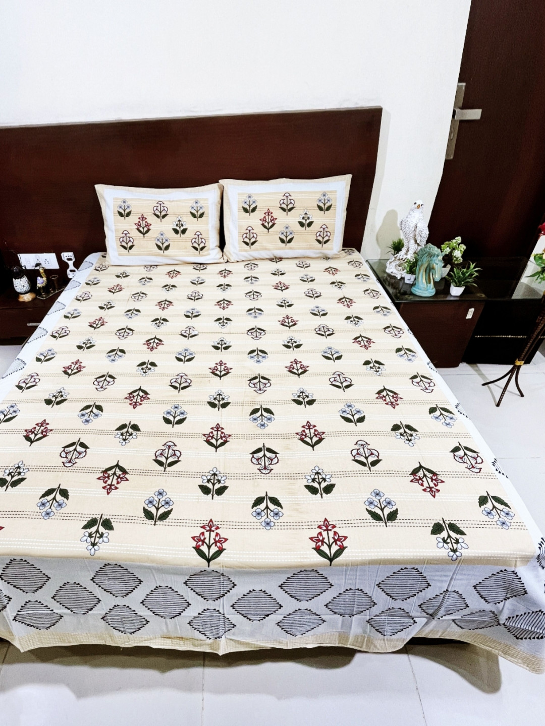 Marika Jaipuri Print Peach Floral Cotton Breathable 260 TC King Fine Bedsheet with 2 Pillow Covers-236 x 274 cm