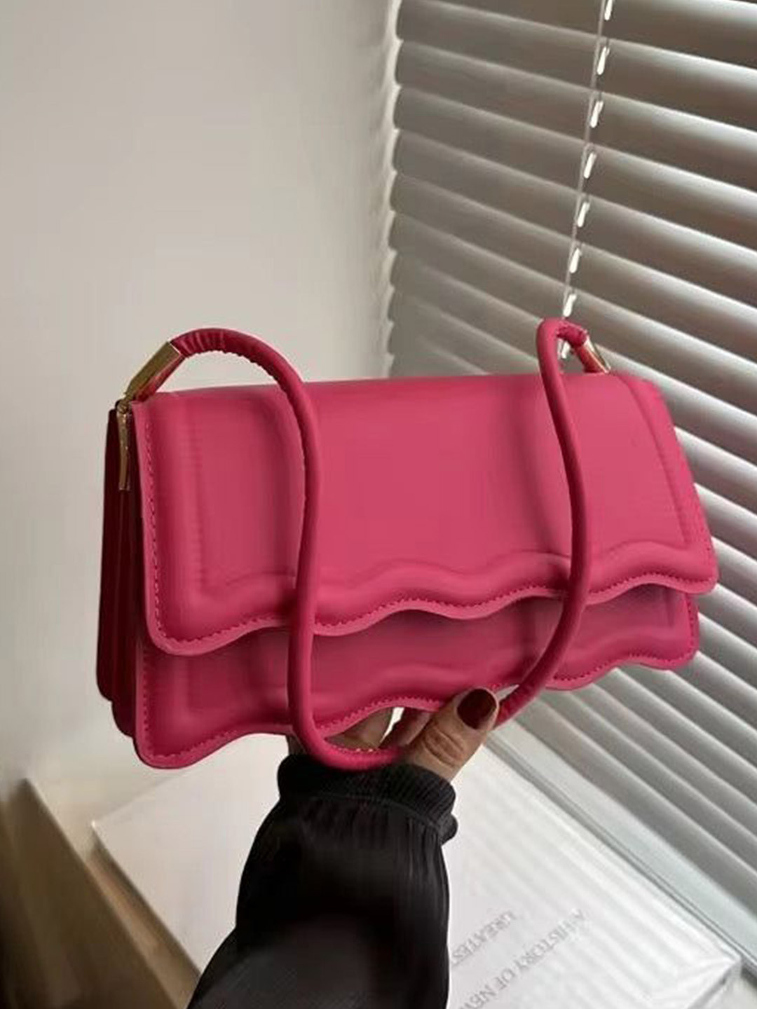 THEPANDASTOREE PU Wavy Edge Bold Shoulder Bag