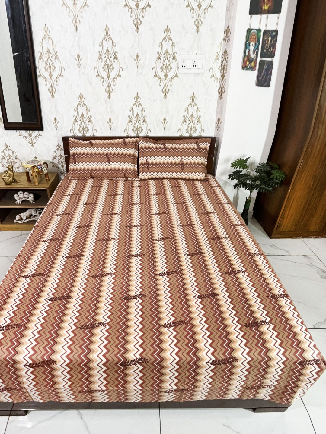 Marika Brown Chevron Cotton Breathable 200 TC Super King Fine Bedsheet with 2 Pillow Covers-108 x 108 inches