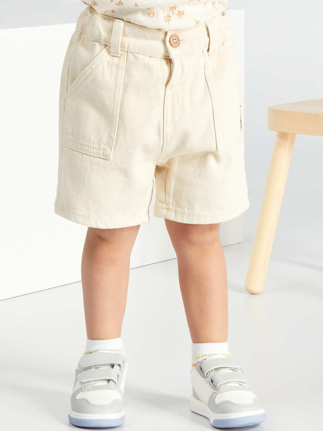 KIABI Boy's Mid-Rise Cotton Above Knee Shorts