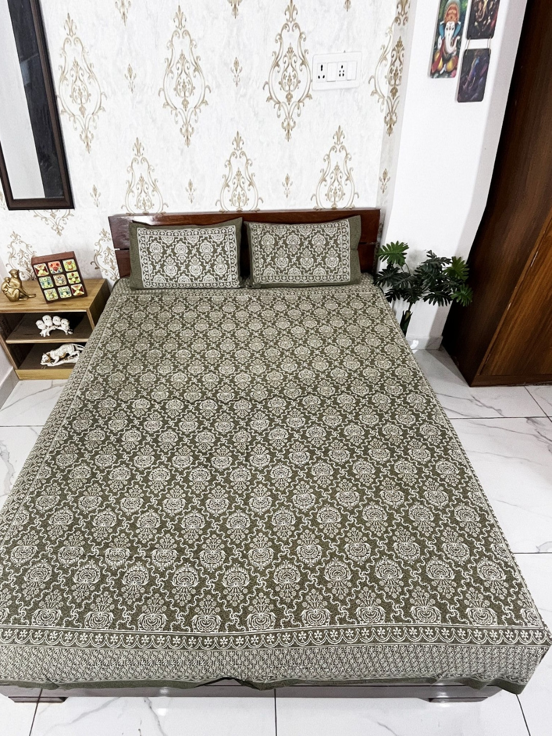 Marika Green Floral Cotton Breathable 180 TC Queen Fine Bedsheet with 2 Pillow Covers-100 x 90 inches