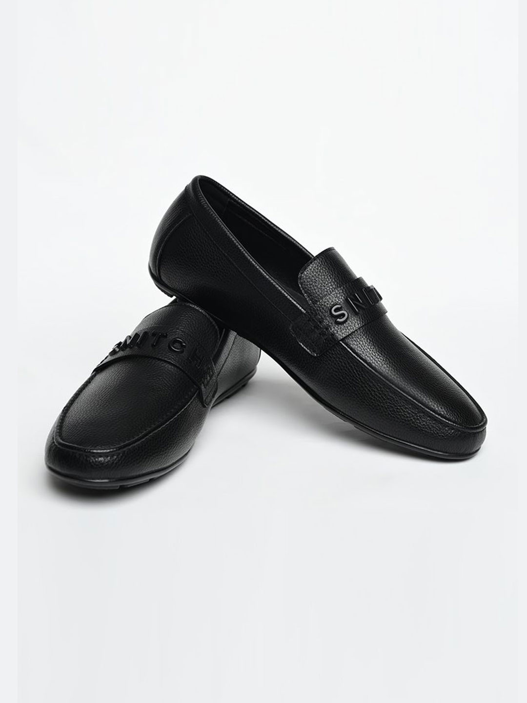Snitch Black Solid Loafers