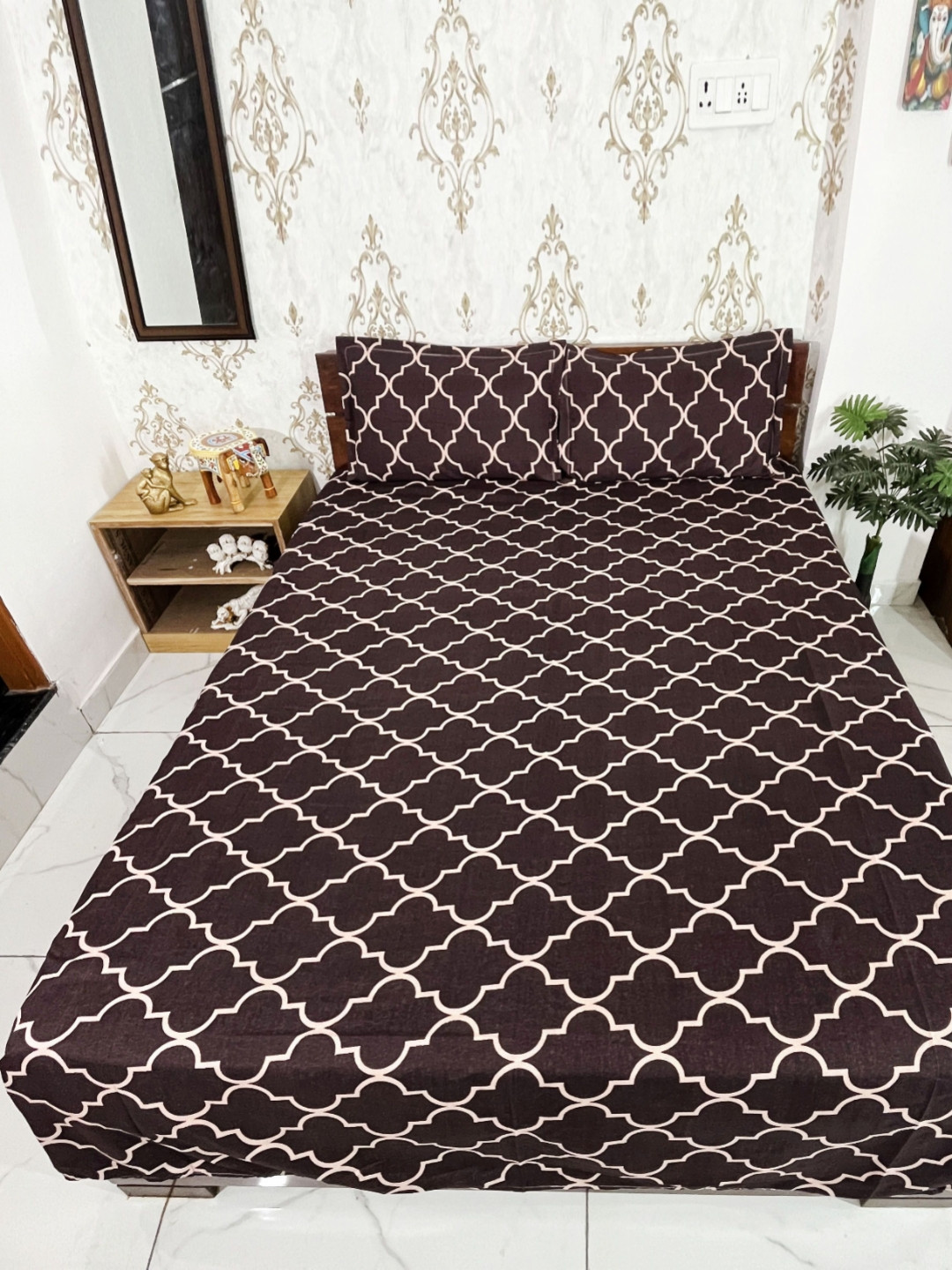 Marika Maroon Geometric Cotton Breathable 150 TC Queen Bedsheet with 2 Pillow Covers-228 x 254 cm