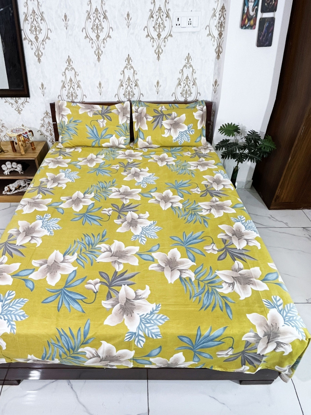 Marika Green Floral Polycotton 150 TC Queen Bedsheet with 2 Pillow Covers-100 x 90 inches