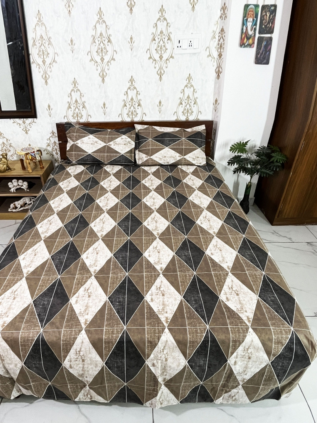 Marika Beige Checked Cotton 200 TC King Fine Bedsheet with 2 Pillow Covers-274 x 274 cm