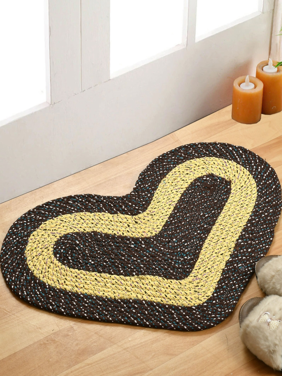 FINE TEX WORLD Black & Yellow Heart-Shaped Soft & Thick Anti-Skid Doormat
