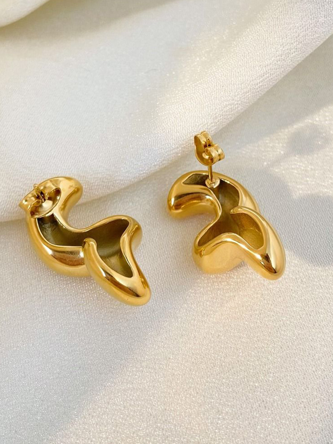 HOUSEOFTRENDZZ Stainless Steel Gold-Plated Contemporary Studs