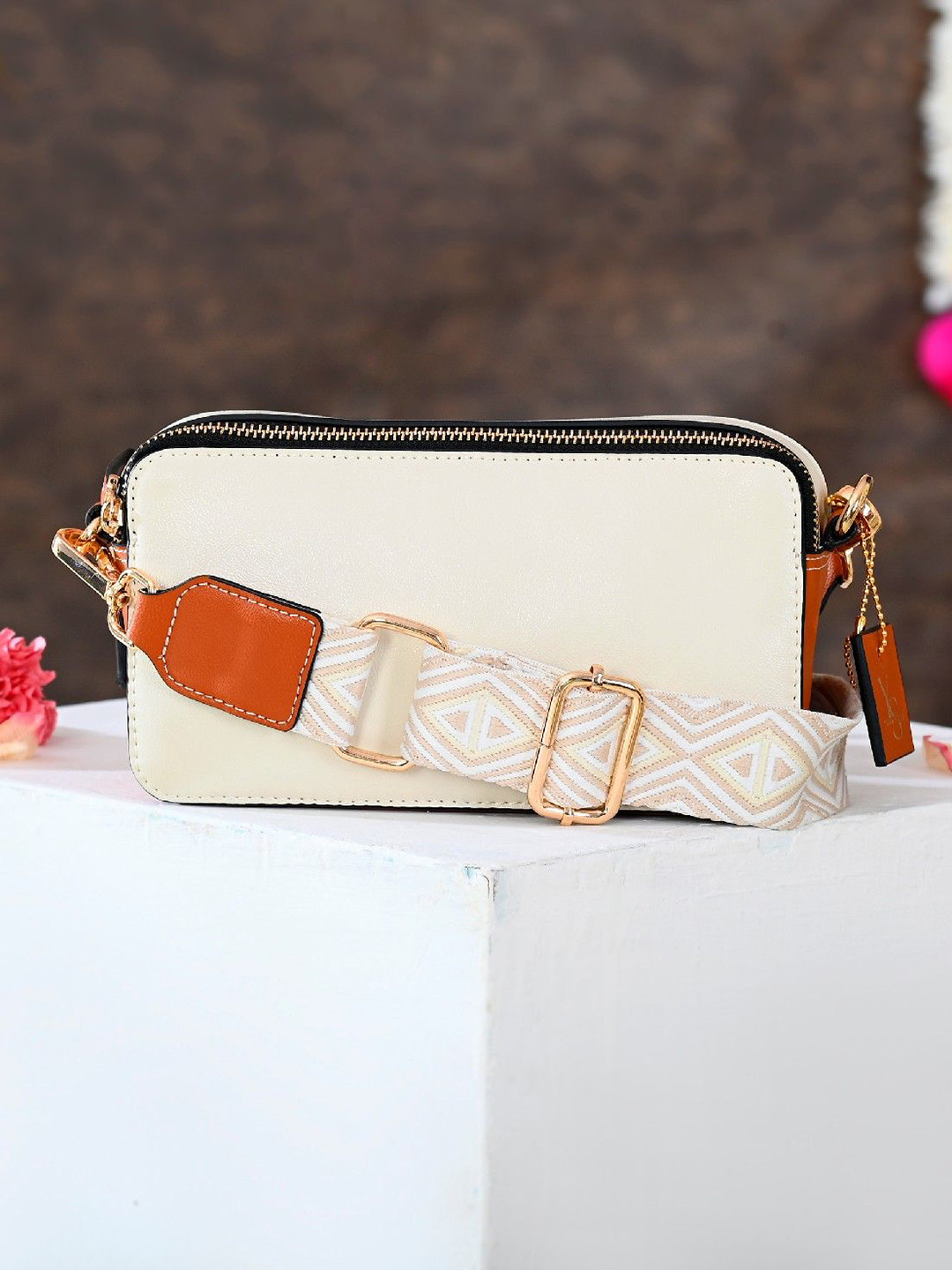 YUVA STREE Women Bucket Handheld Bag
