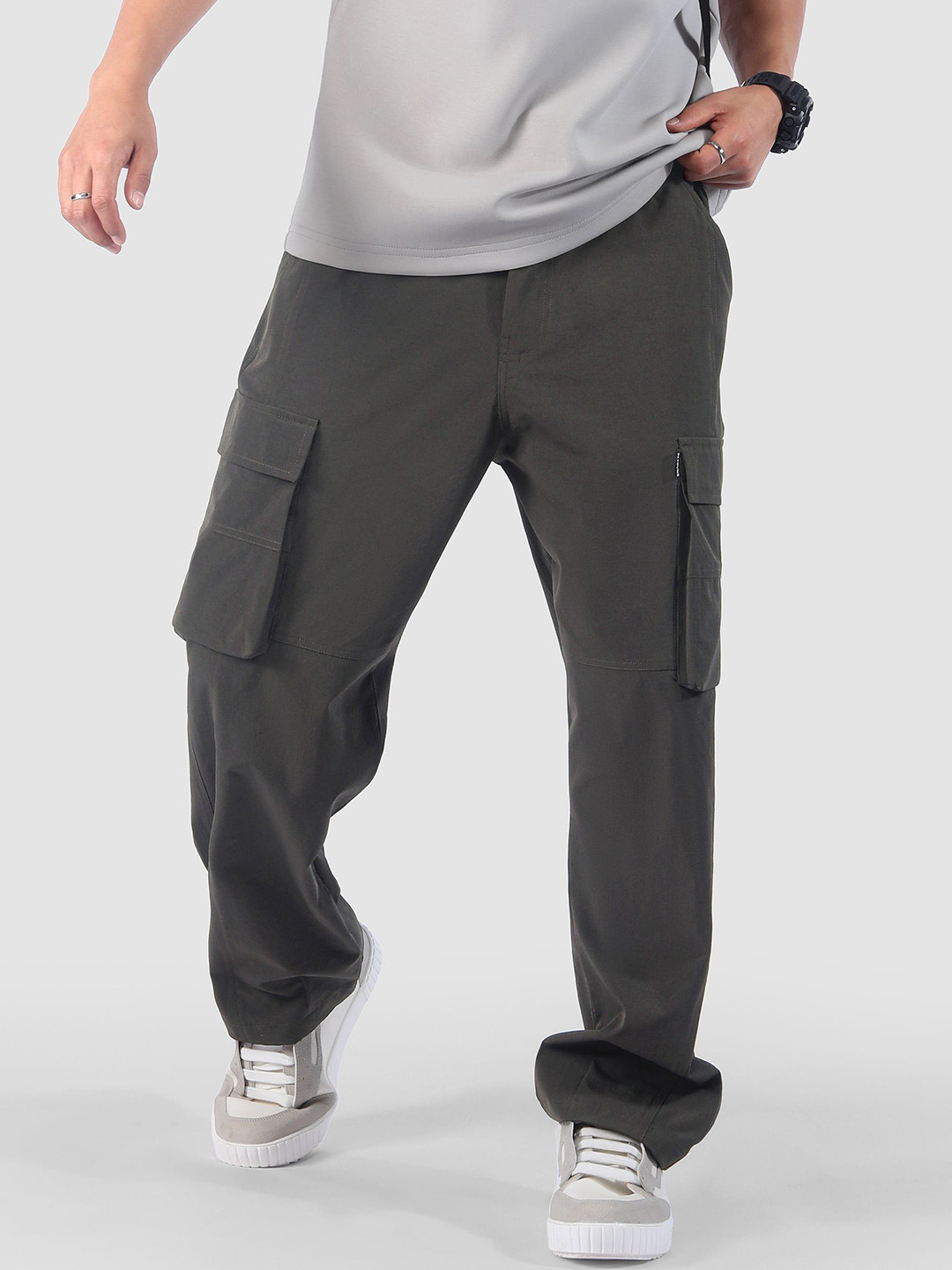 Beyoung Men Dark Grey Raw Edge Light Weight Cargo Pants