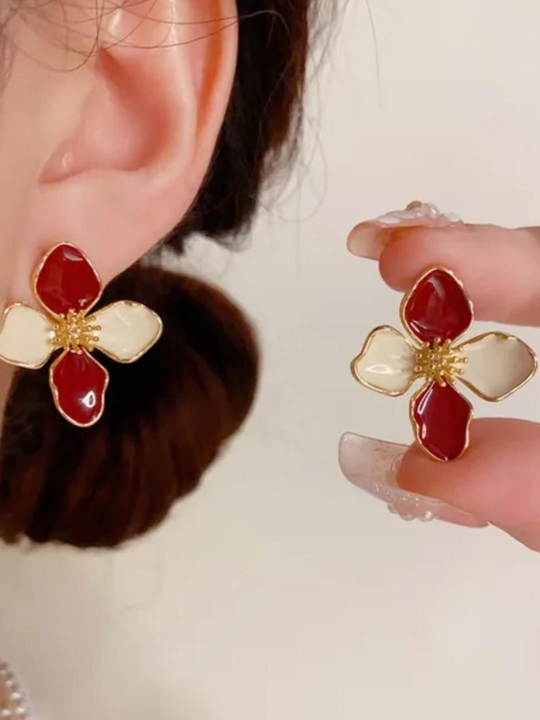 SZN KoreanEarring417 Gold-Plated Contemporary Shaped Rhinestone Studs