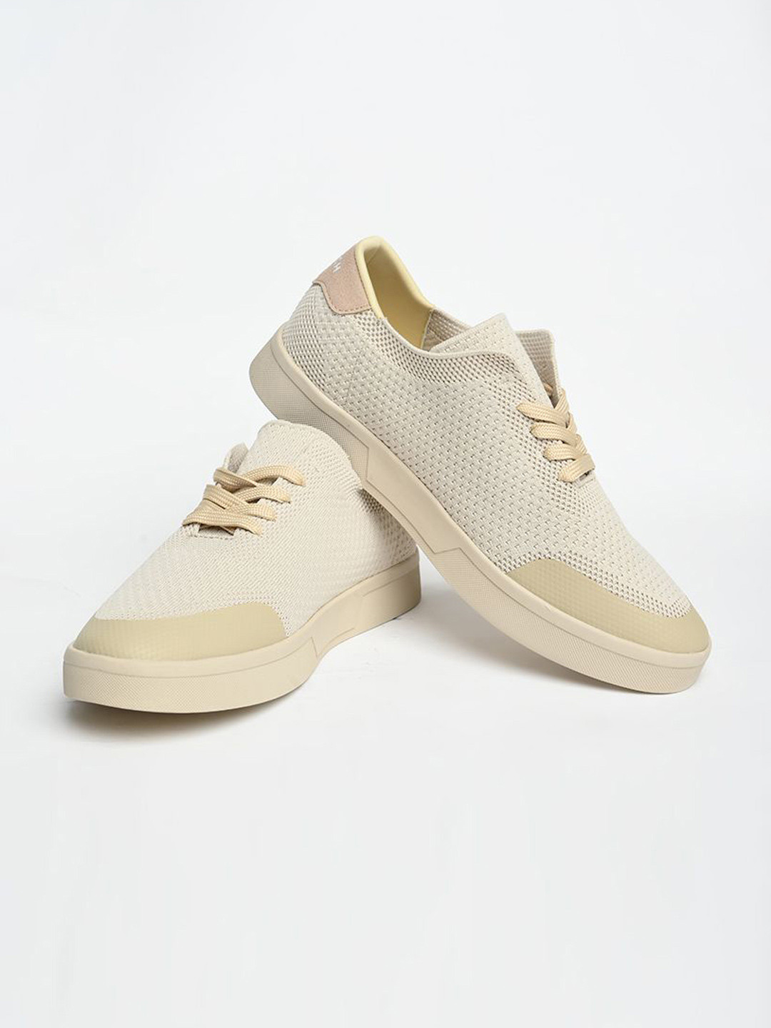 Snitch Men Beige Textured Mesh Sneakers