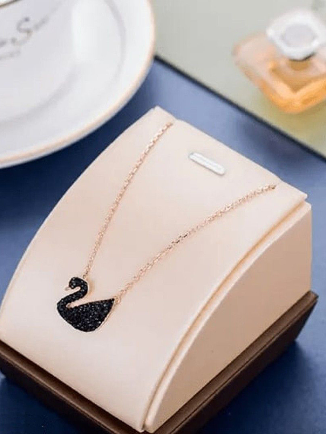 DressBerry Rose Gold-Plated Swan Shaped Minimal Necklace