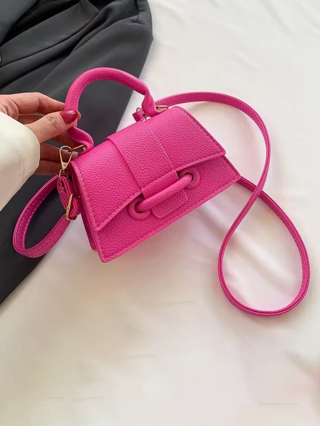 THEPANDASTOREE Curve Bucket Handheld Bag