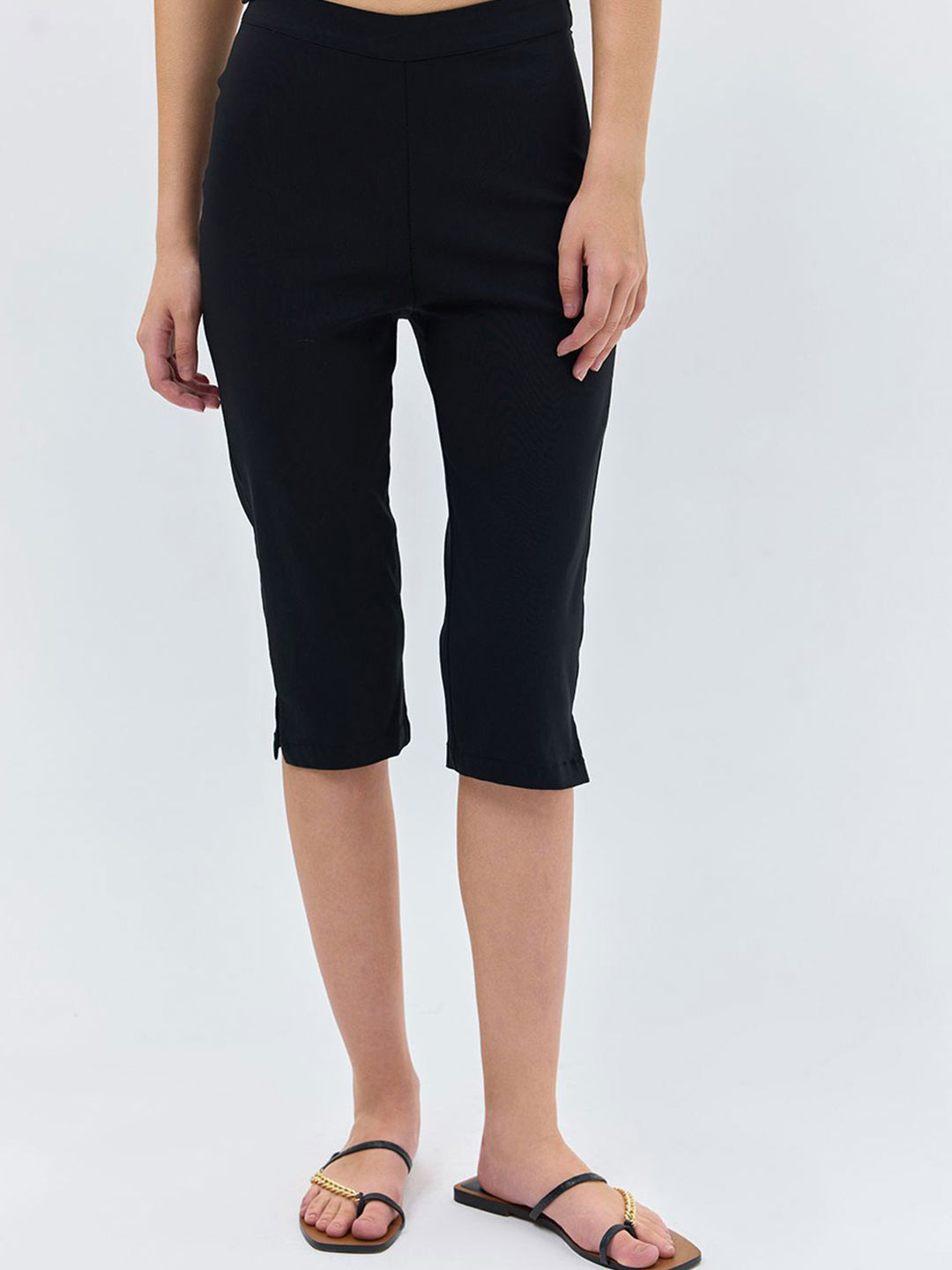COVER STORY Women Slim Fit Mid-Rise Capris