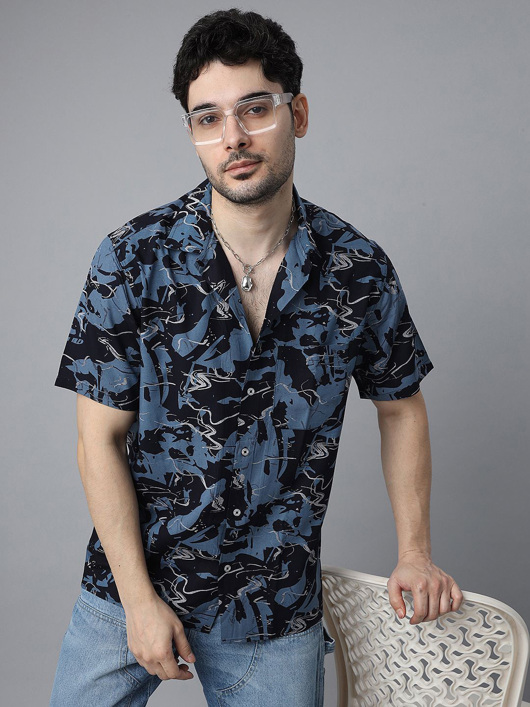 BLUWEEA Men Floral Printed Short Sleeves Casual Regular Fit Shirt
