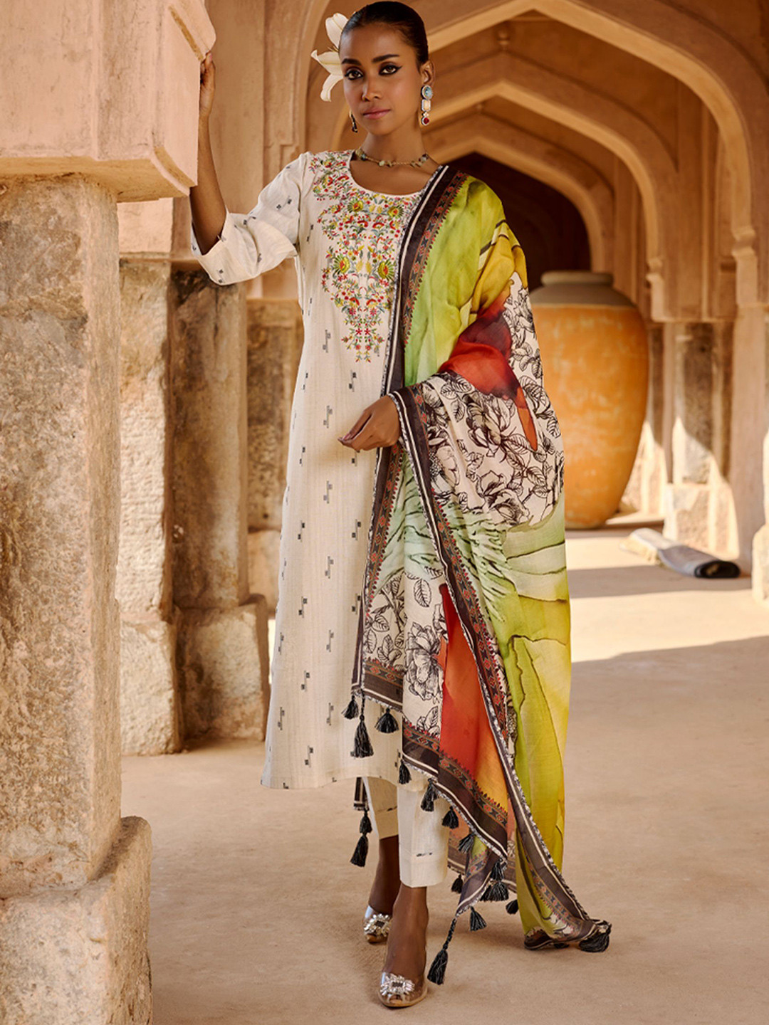 WOMEN PLUS Women Embroidered Jamdani Cotton Thread Work Kurta with Trousers & With Dupatta