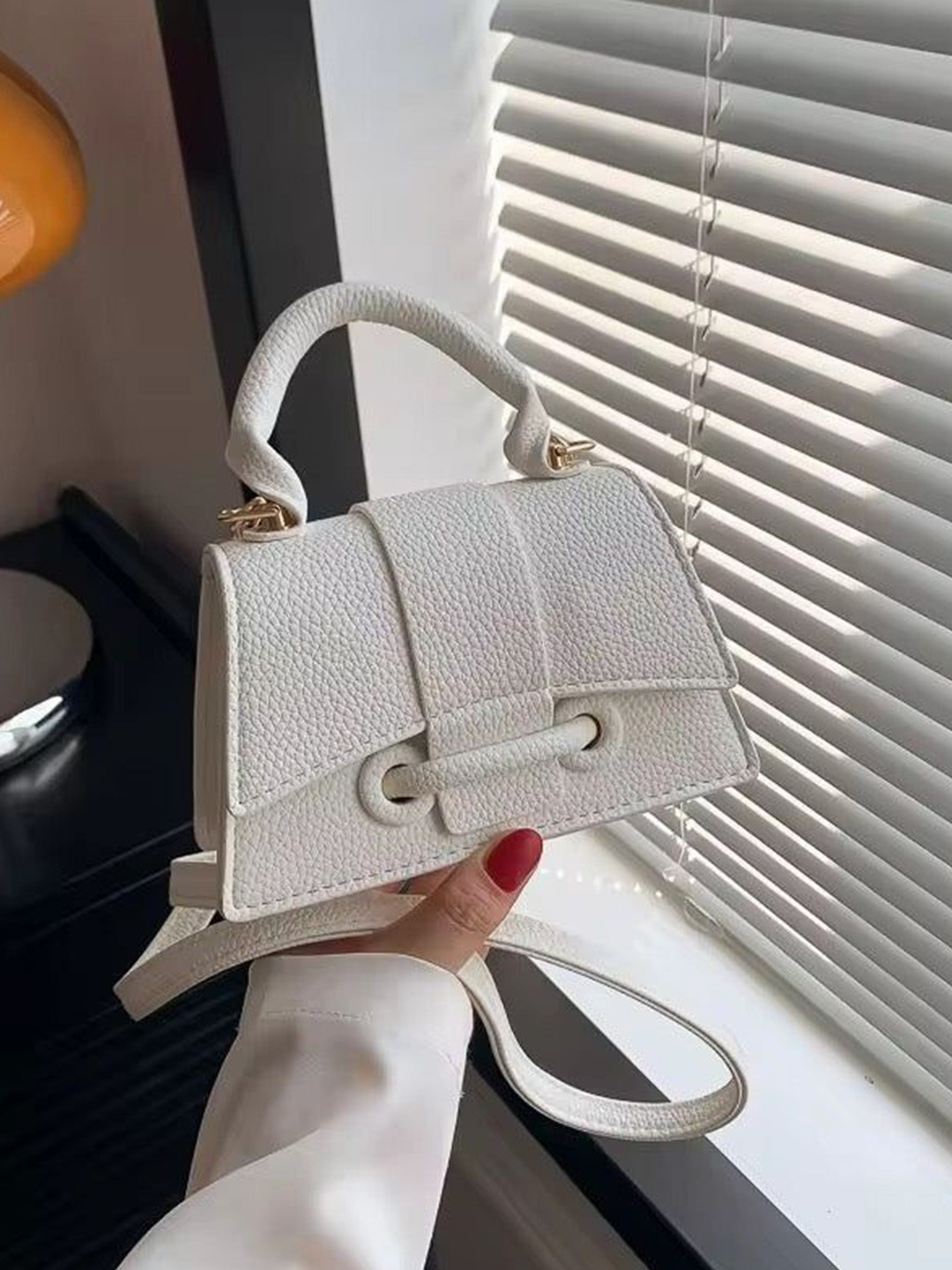 THEPANDASTOREE Mini Curve Handle Bag