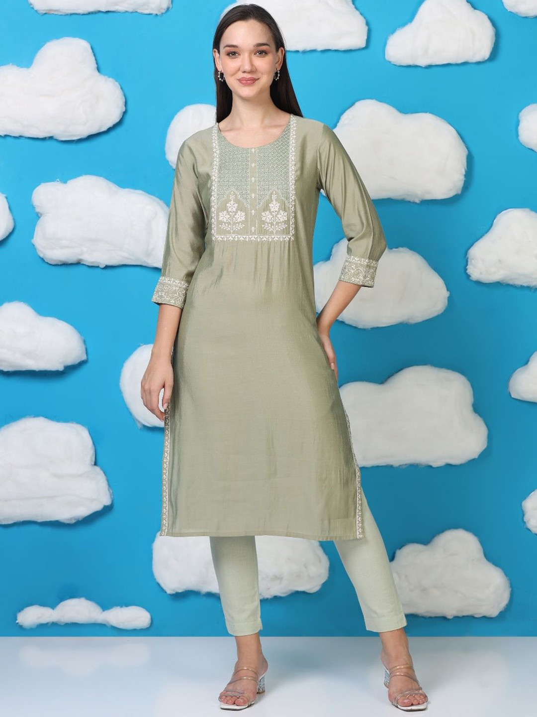 neonari Floral Embroidered Round Neck Straight Kurta