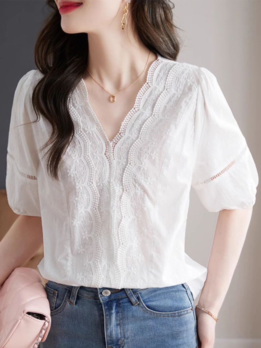 bebe White Self Design Scallop Trim V-Neck Puff Sleeve Top