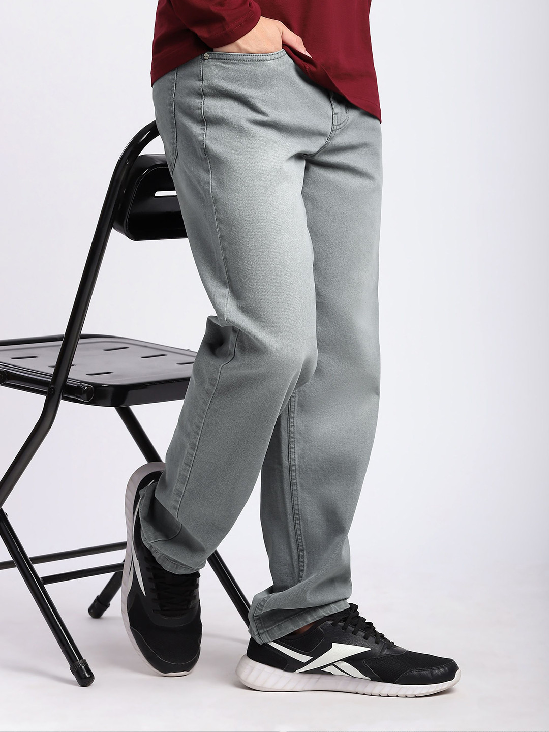 Beyoung Men Light Grey Faded Regular Fit Jeans