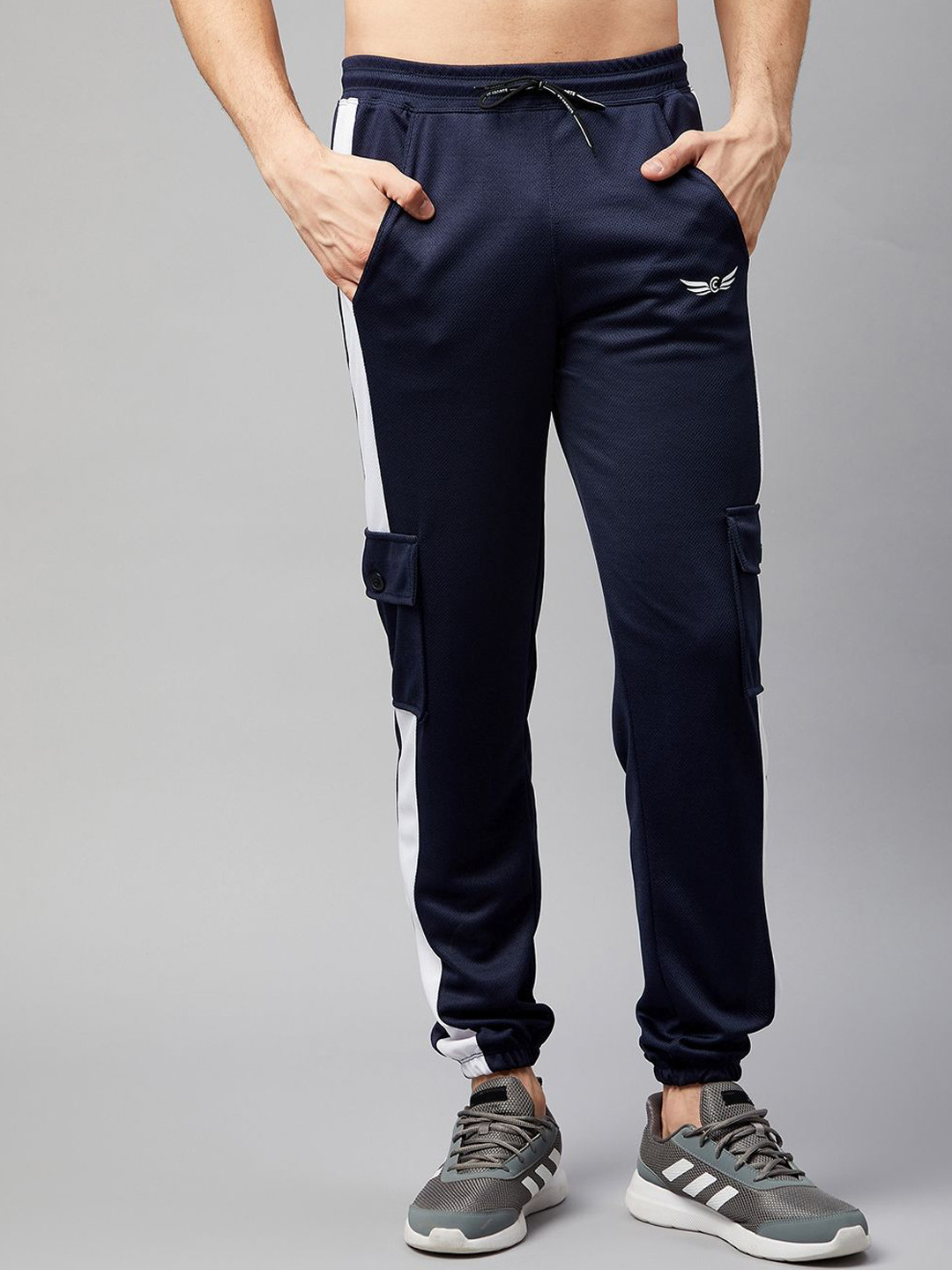 CHROME & CORAL Men Colourblocked Regular Fit Cargo Styles Trousers