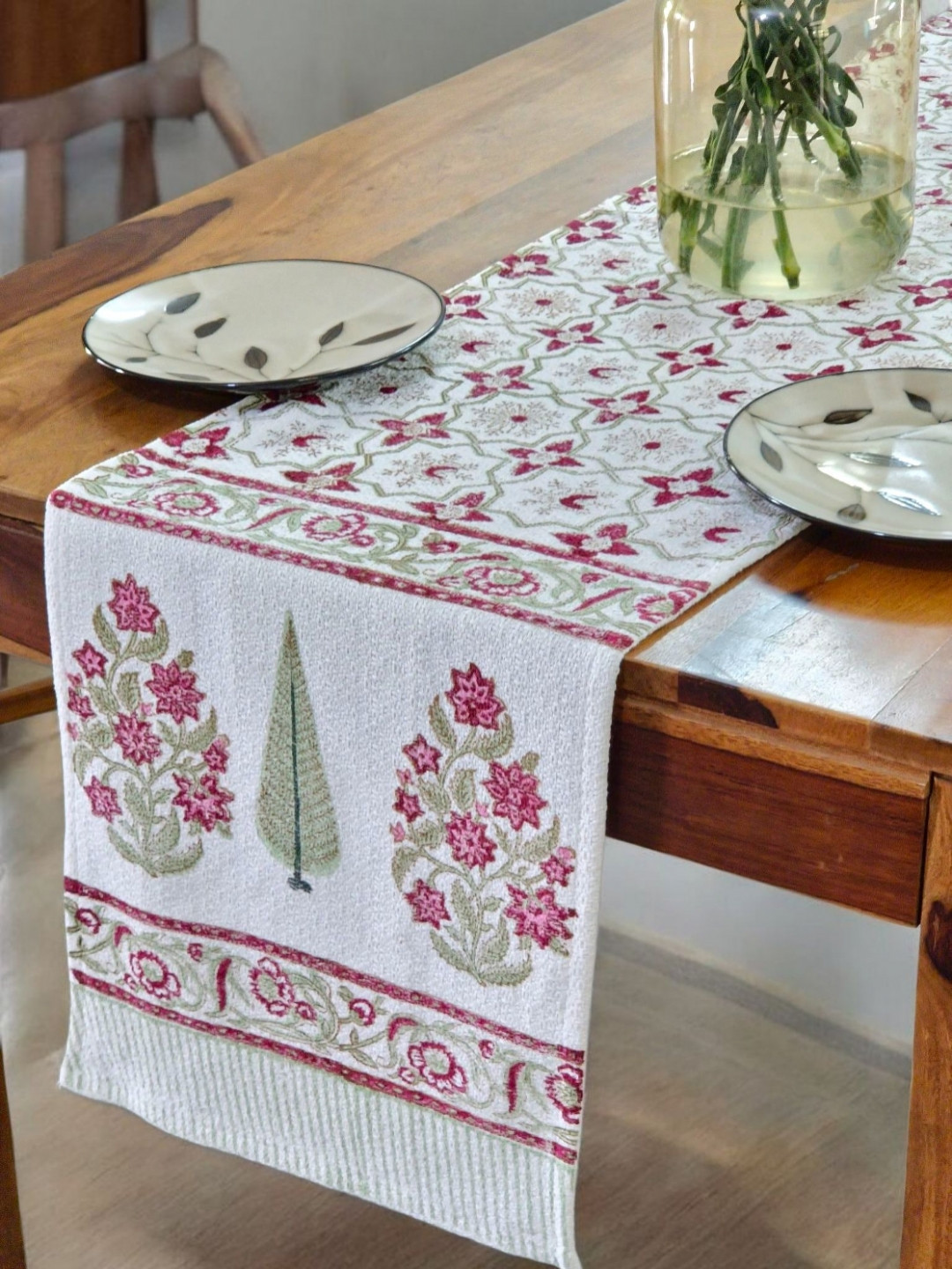 Feels Like Home Mehka Aangan White & Pink Printed Table Runner
