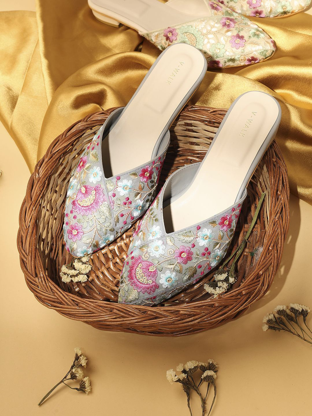V-WALK Women Floral Embroidered Slip-On Ethnic Jutis