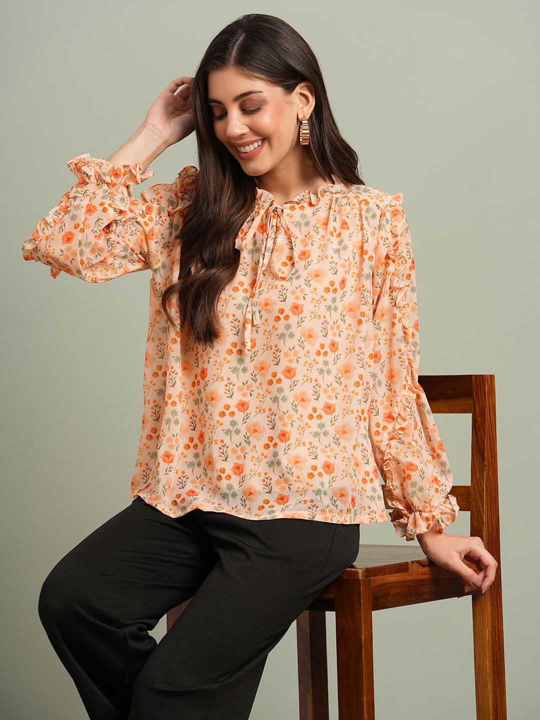 Globus Floral Print Bishop Sleeves Tie-Up Round Neck Ruffle Detail Top