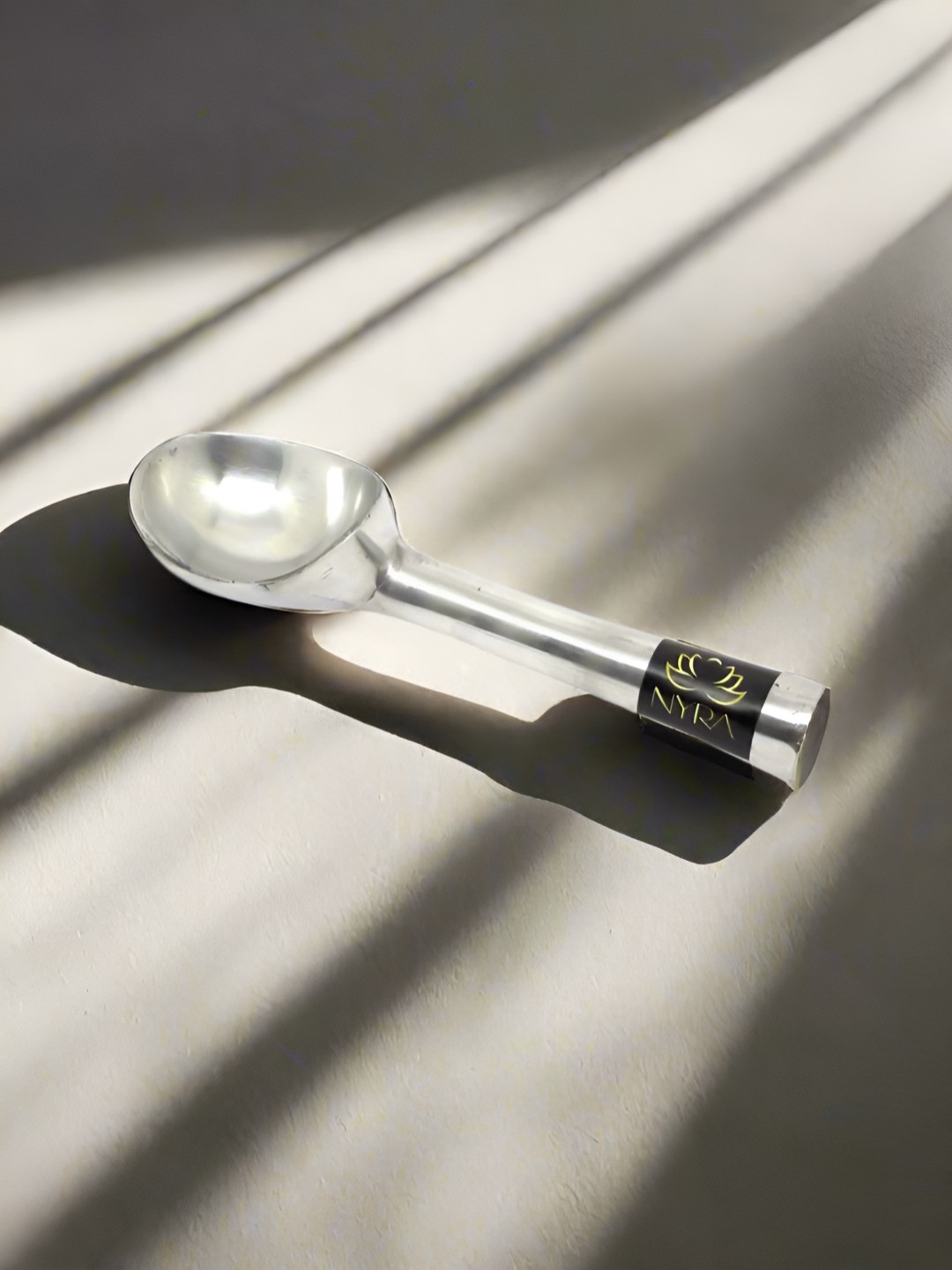 Nyra Kitchenware Silver Non-Stick Ice Cream Scoop