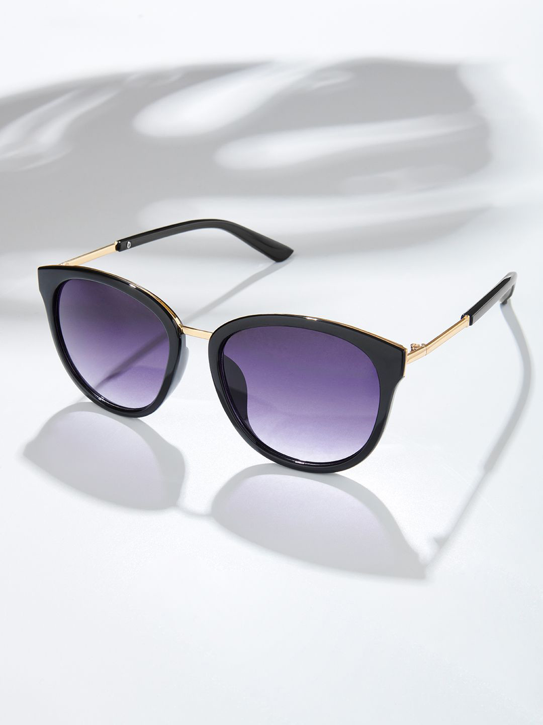 JOKER & WITCH Women Ombre Lens Cateye Sunglasses with Gold Accents JWSG198