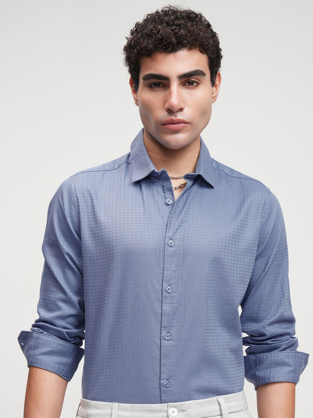 HIGHLANDER Men Textured Slim Fit Casual Shirt