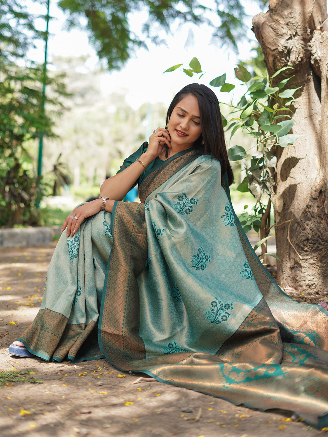 Om Shantam Sarees Woven Design Zari Silk Blend Kanjeevaram Saree