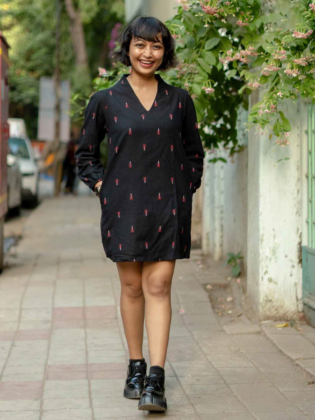Suta Women V-Neck Black Shift Dress