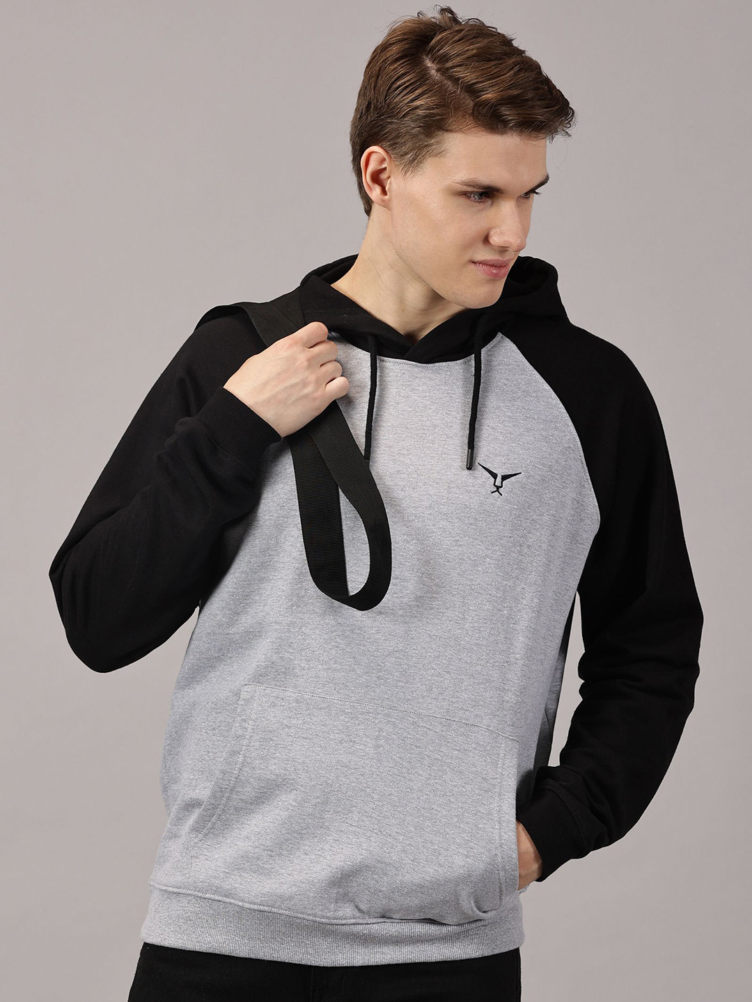 LEON Men Colourblocked Hooded Pullover Sweatshirt