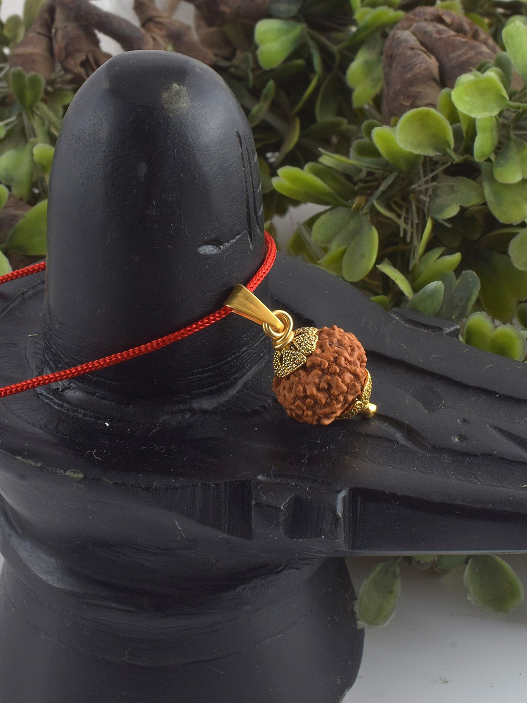 ADMIER Unisex Gold-Plated Eight Faced Mukhi Nepali Rudraksha Beaded Pendant with Chain