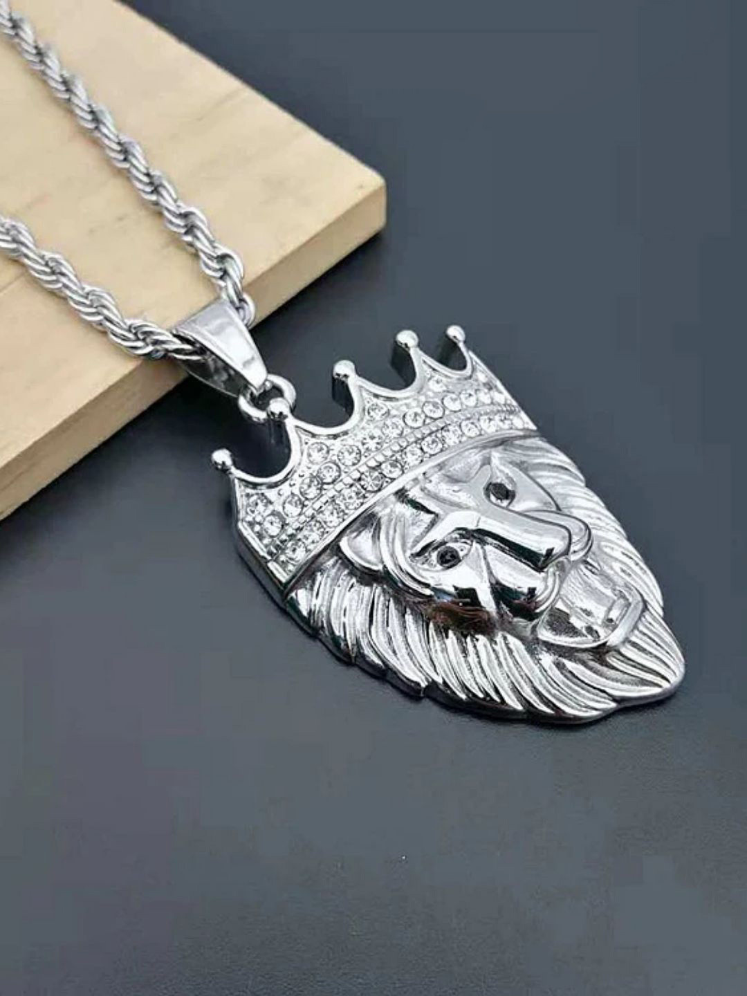 SALTY Pack of 2 Men Leo Silver King Pendant