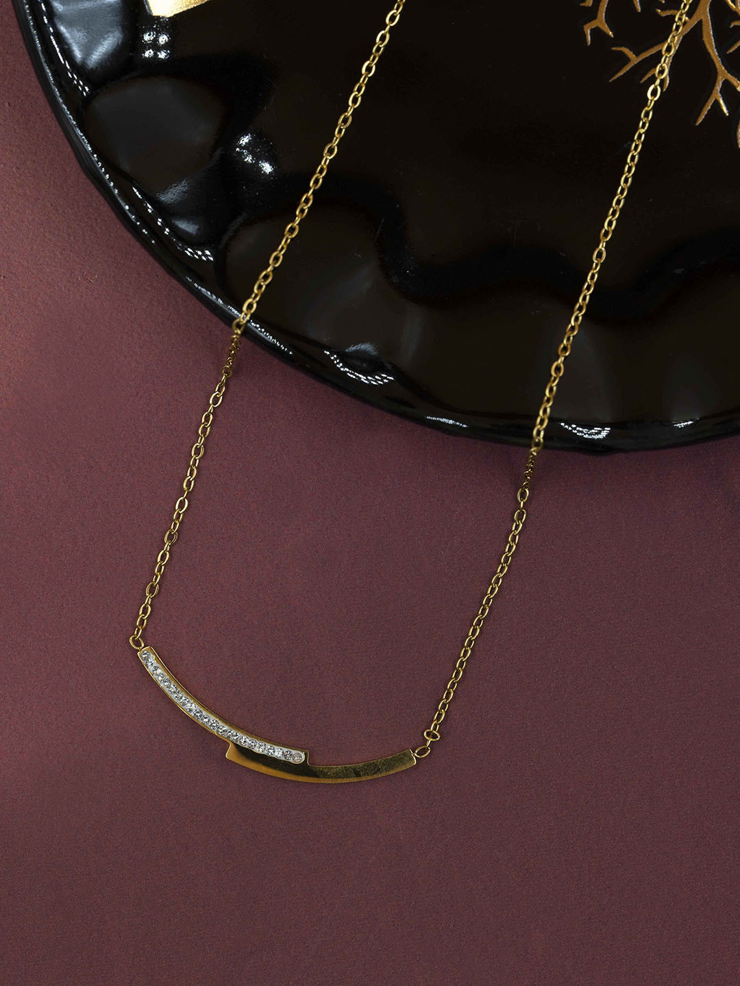 ARTKLIM Gold-Plated Elegant Curve Artificial Stones Studded Necklace