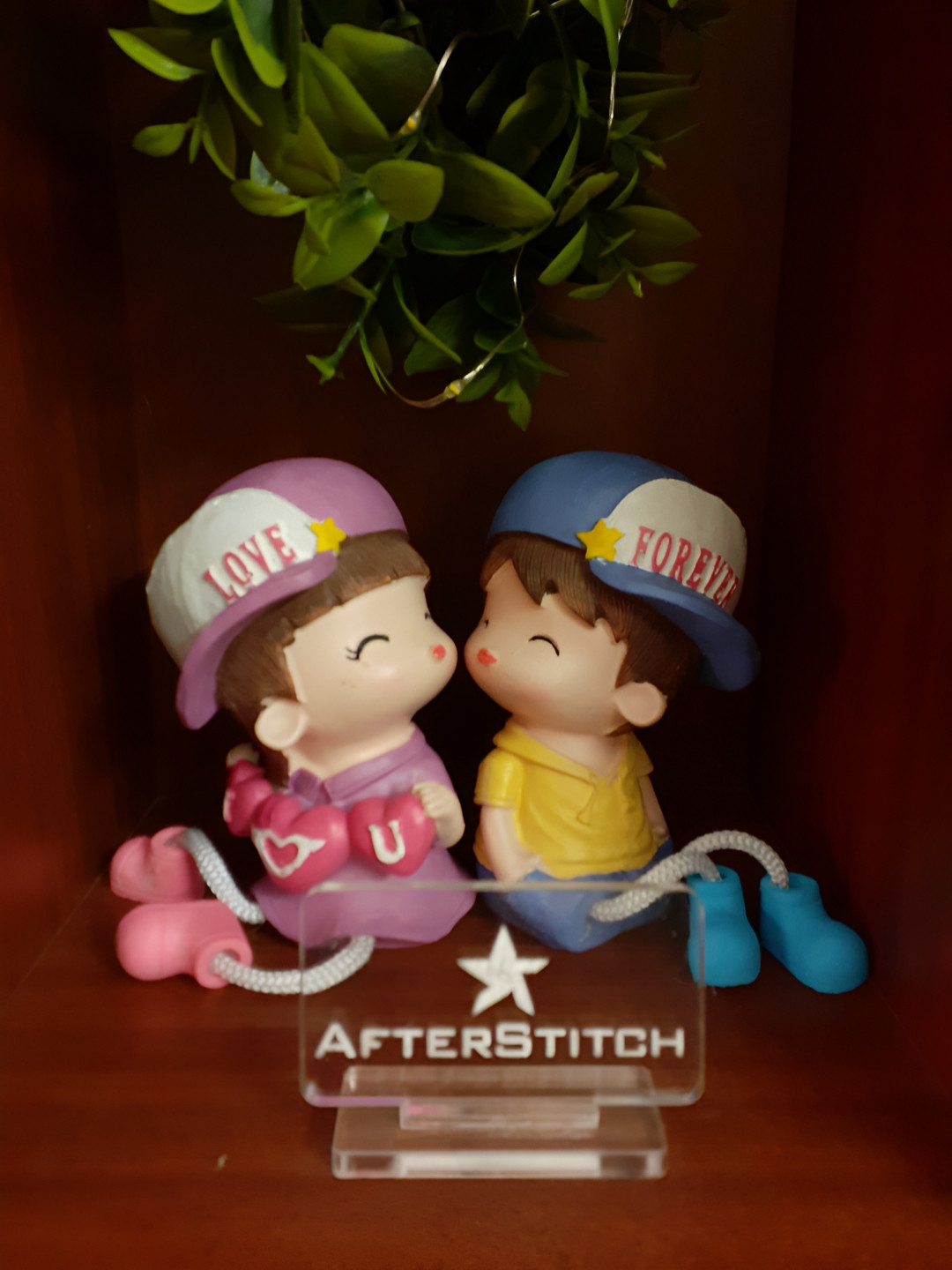 Afterstitch Cute Love Couple Kissing Pose Multicoloured Polyresin Glossy Living Room Set of 2 Small Showpieces -