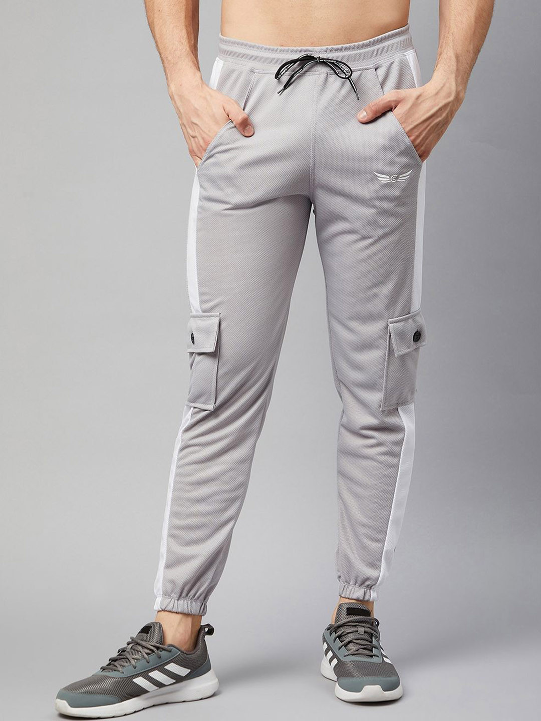 CHROME & CORAL Men Colourblocked Cargos Trousers