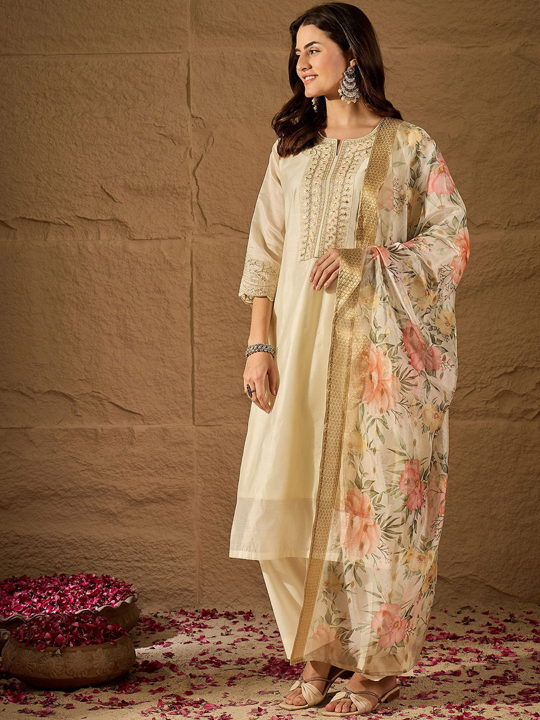 House of Pataudi Women Floral Yoke Design Kurta with Trousers & Dupatta