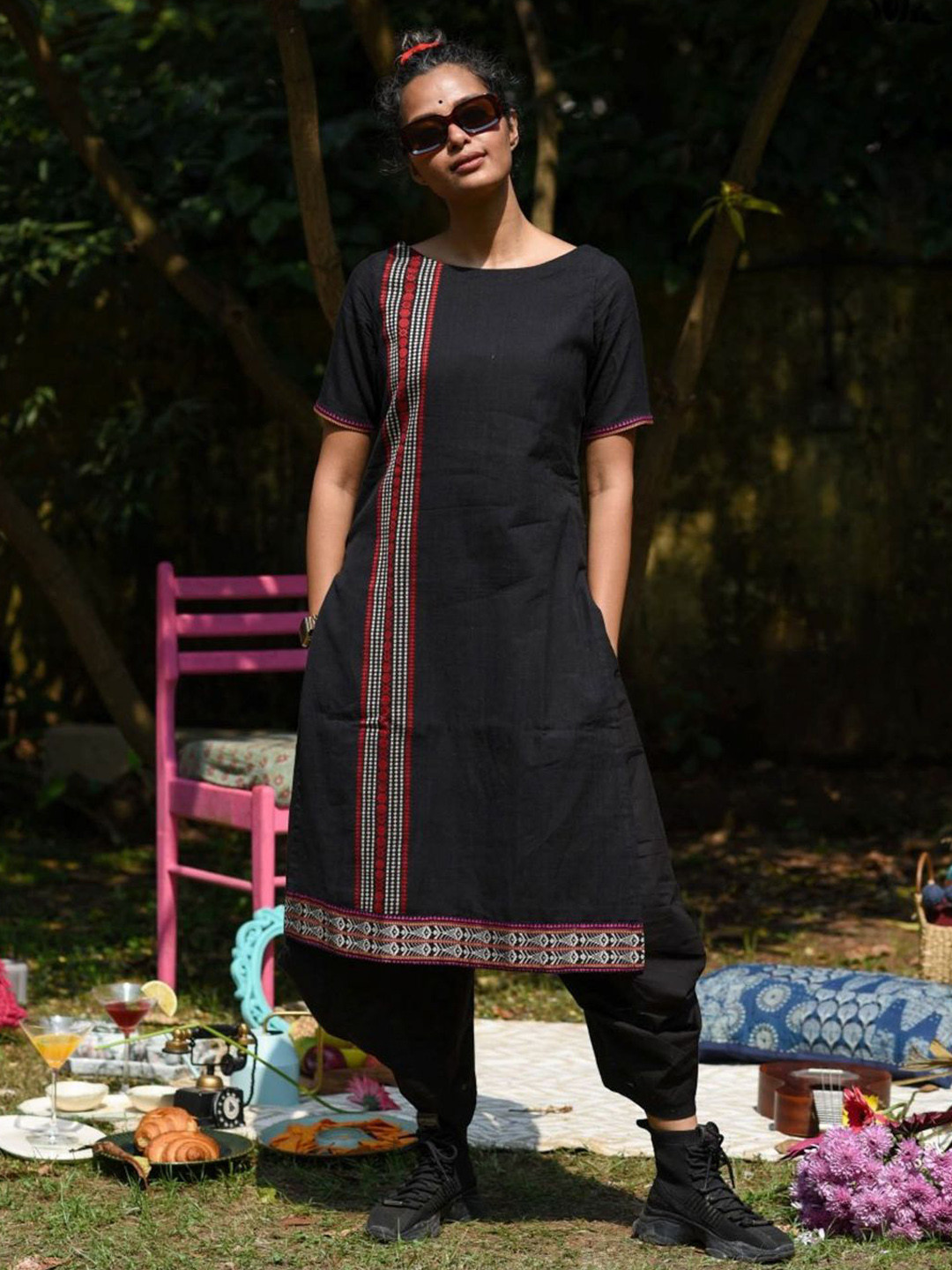 Suta Women Regular Thread Work Pure Cotton Black Dhoti Set